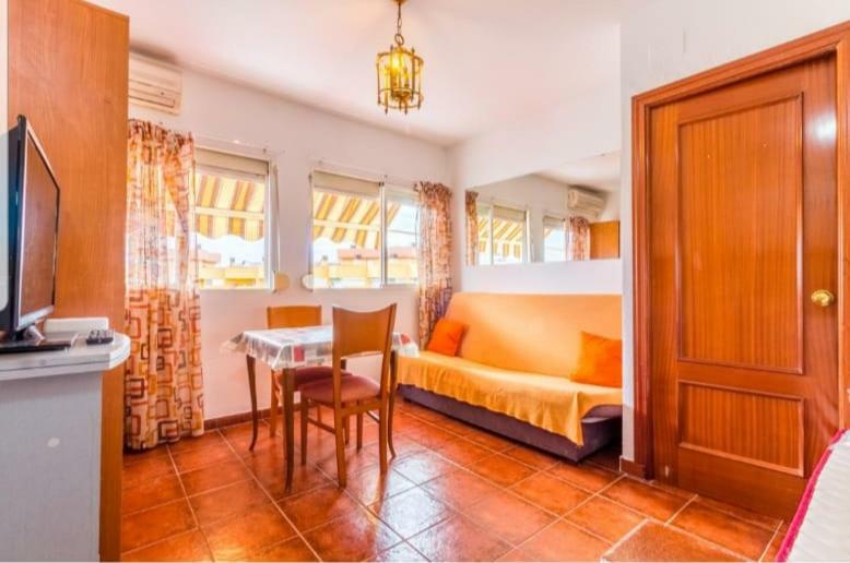 Ferienwohnung Estudio Con Vistas En Torremolinos Exterior foto